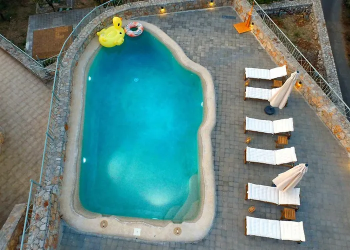 Aether Panorama Pool Retreat Villa *